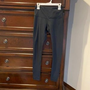 XS. Barely worn black yoga pants.